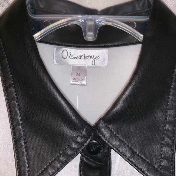 White and black blouse - Picture 2 of 6